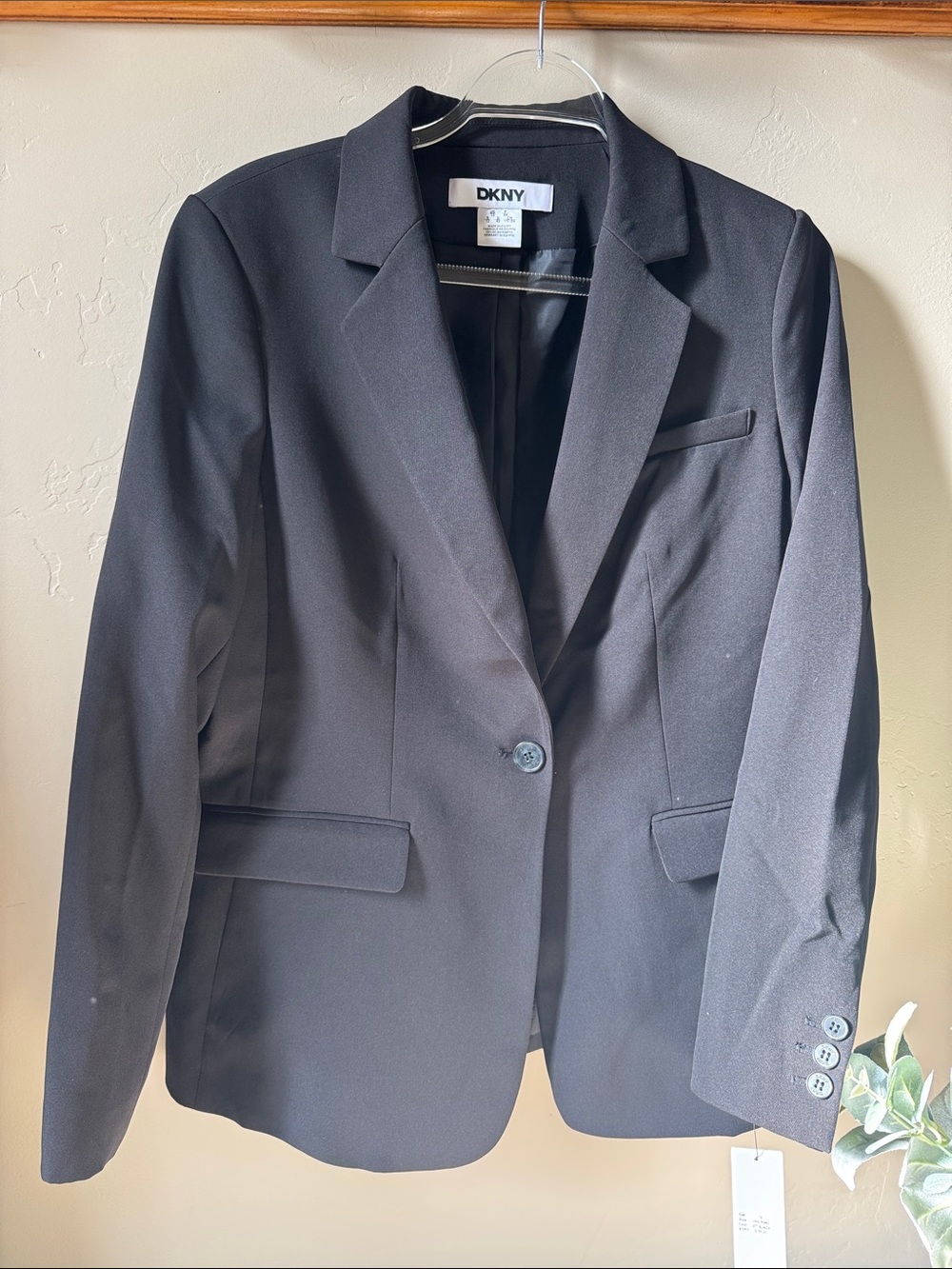 DKNY Black Single-Button Notched Lapel Blazer